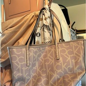 Calvin Klein purse with pouch